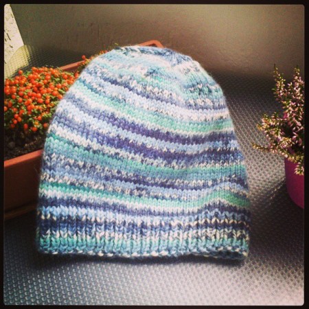 Un (altro) cappello facile, scaricabile subito da Ravelry.com