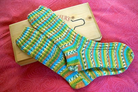 I calzini facili a coste su Maglia-Uncinetto.it