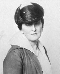 Emily Post (se non sapete chi era, cercate su Wikipedia!)