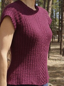 Il Cabernet di Sobahime è a maniche corte e decorato con sottilissime treccine