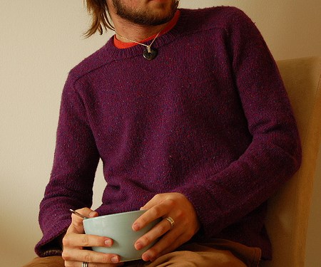 Usando l'EPS e le istruzioni di EZ Jared Flood ha realizzato questo maglione dalla vestibilità perfetta (foto di Brooklyntweed)