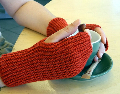 I guantini senza dita tratti da Ai ferri corti