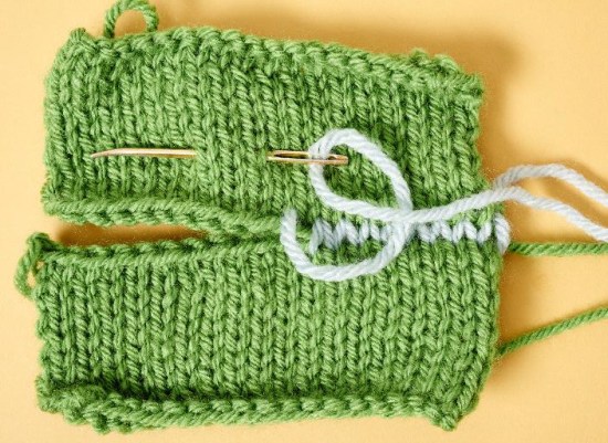 Una cucitura sulla maglia (foto da Craftsy)