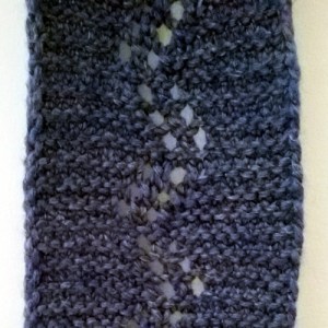 Il punto traforato si ottiene con un motivo semplicissimo su un numero dispari di ferri