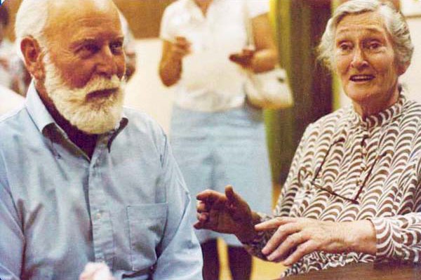 EZ con il marito Arnold (foto da Schoolhouse Press)