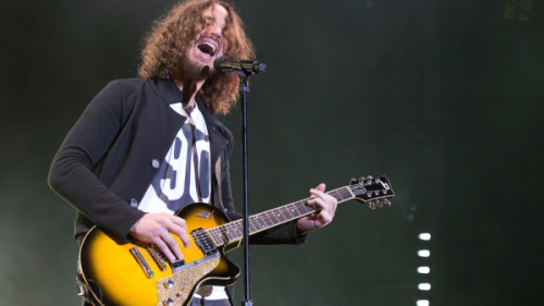 26 anni tra questa foto e il filmato lì sotto, e la stessa maglietta