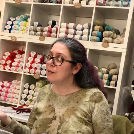 Faccio gli occhi da gattiva mentre insegno.