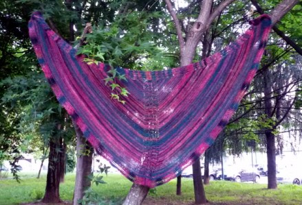 Clicca sulla foto per scaricare lo scialle Purple Wage