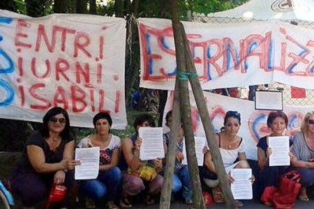 Manifestazione contro l'esternalizzazione e la chiusura parziale dei Centri Diurni per Disabili, decisa dall'amministrazione Chittò