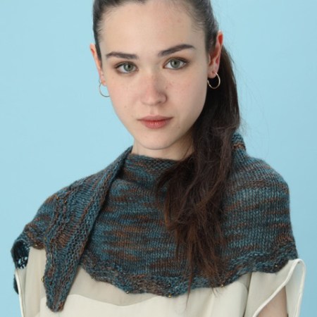 Solo un gomitolo di Dahù Fancy di Sesia per lavorare questo piccolo scialle