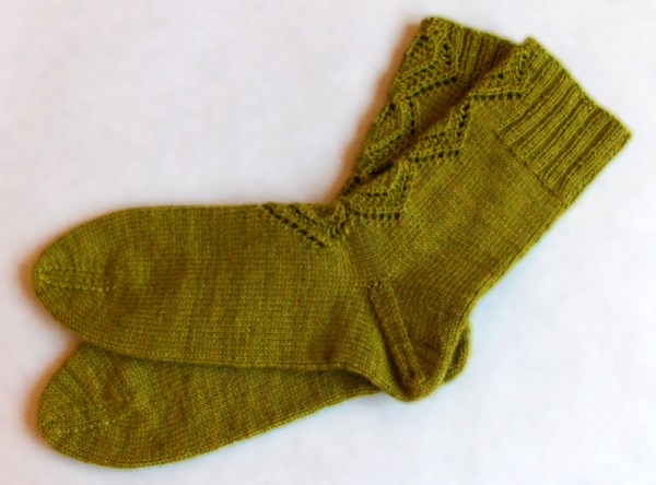 Calze Autumn leaves, lavorate con Elen Sock di Triskelion Yarns