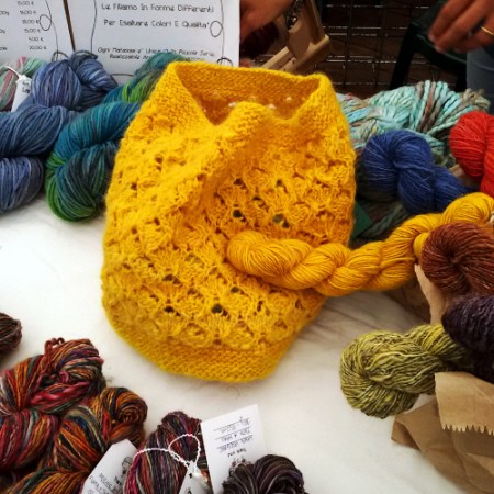 Il collo Salt Peanuts è stato lavorato con due matassine di A Chic Blend di Lanivendole Handspuns