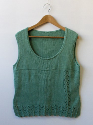 La maglietta Satin Doll è stata creata con Fair cotton di Katia