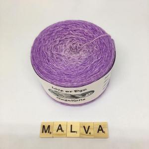 Ancora 30 euro per questa matassa da 800 metri di lana Blueaced Leicester e seta