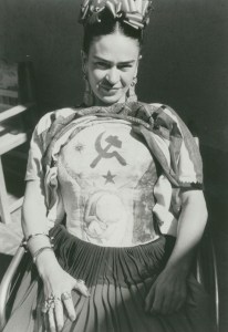 Frida Khalo col busto istoriato