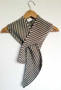 Le istruzioni di questa sciarpa si trovano in Sarto Subito di Altreconomia