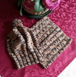 Berretto con pon pon e collo